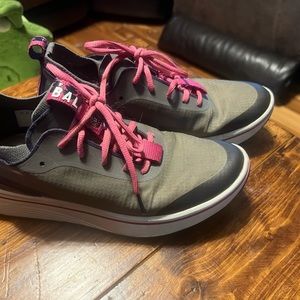 woman's nursing tennis shoes